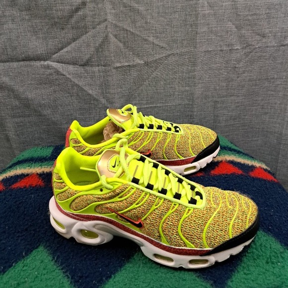 Nike Air Max Plus Volt Hot Punch SE Premium 862201-700 Women's Size 6.5 - Picture 2 of 14